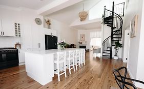 Lexton House - Luxurious Cottage